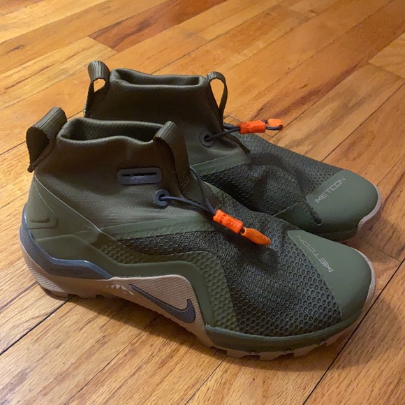 Nike - Picture 2 of 3